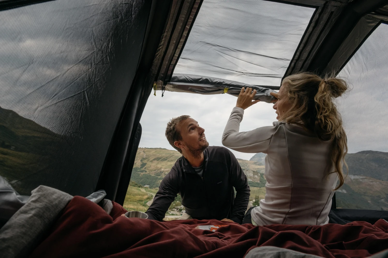 Quechua INFLATABLE ROOF TENT MH900 FRESH & BLACK 2 PERSON 10 Quechua INFLATABLE ROOF TENT MH900 FRESH & BLACK 2 PERSON - Image 10